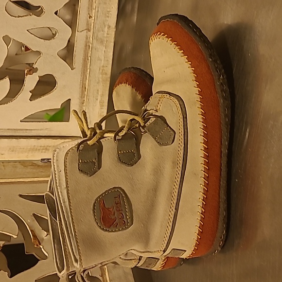 Sorel Moccasin Boots - Picture 4 of 4